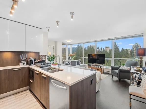 3007 Glen Dr #1102, Coquitlam, BC V3B 0L8