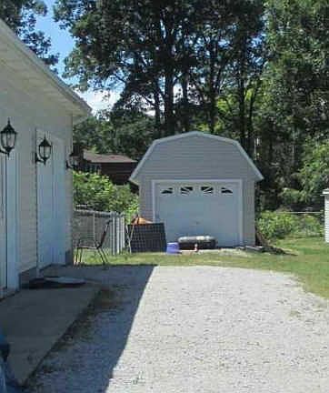 3rd image of 3131 Wexford Cir
