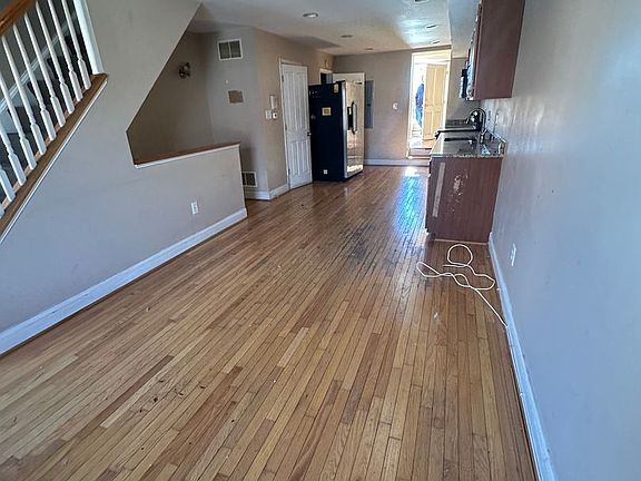 5th image of 1209 Hollins St #1