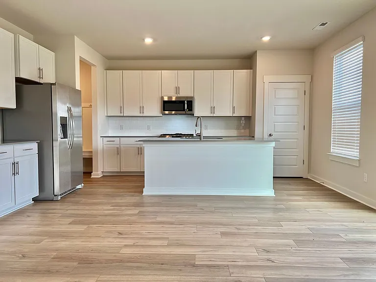 1030 Ewell Farm Cir — Photo 9