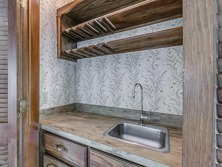 Wet bar