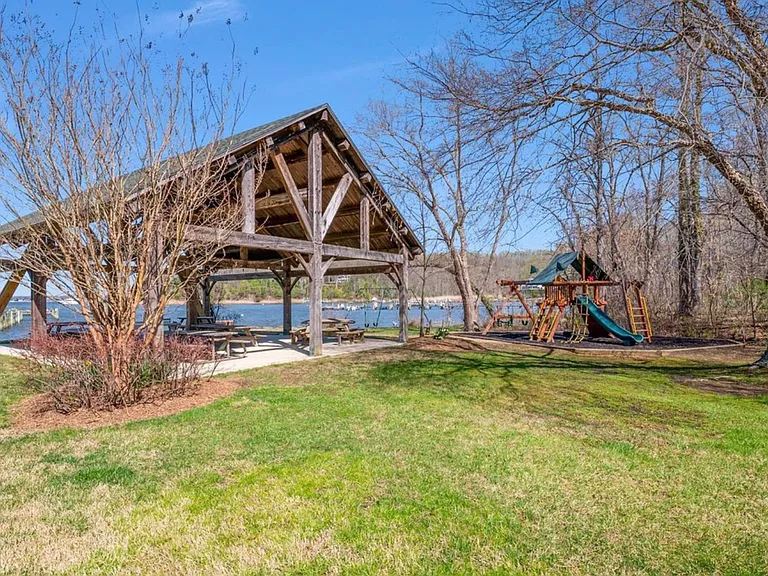 1231 Hillcrest Rd — Photo 24