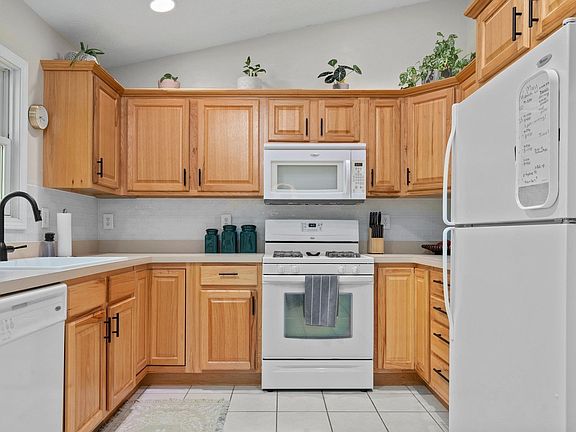 3rd image of 2055 Pine Valley Cir