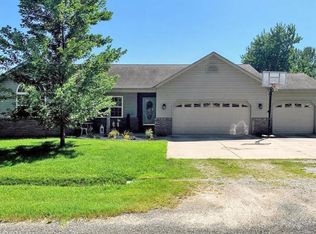 31 Kay Dr, Highland, IL 62249
