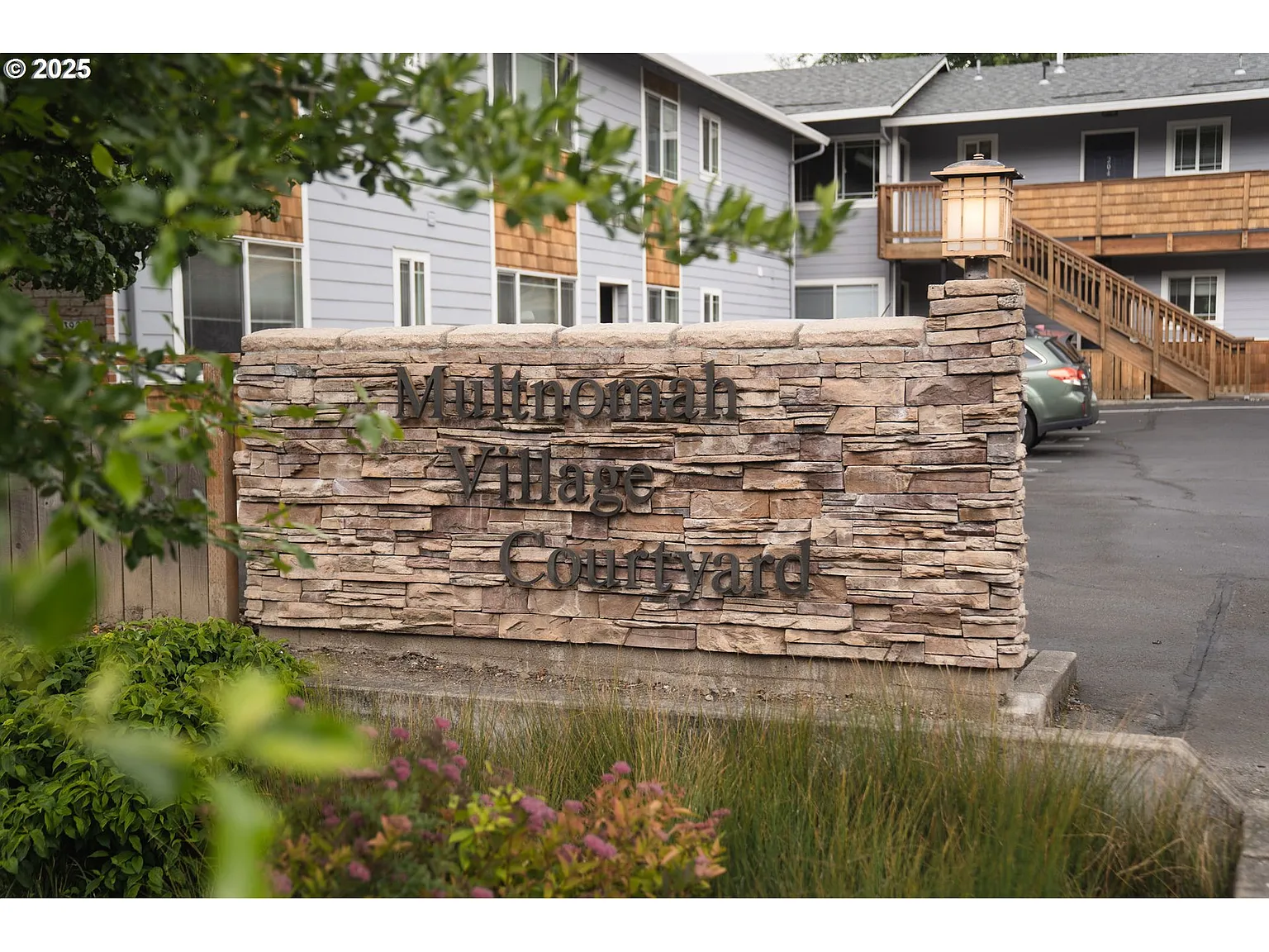 3925 SW Multnomah Blvd APT 204 photo 1
