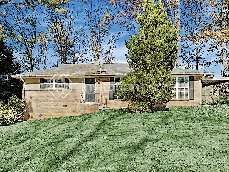 227 Evergreen Dr SE — Photo 1