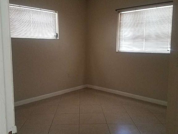 5th image of 1427 Cornelia Ave