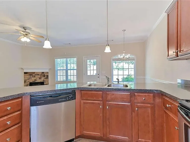 143 Linton Dr — Photo 10