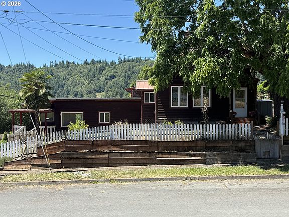 5th image of 146 1st St