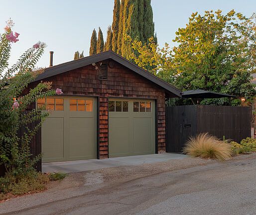 3rd image of 4009 Berenice Pl