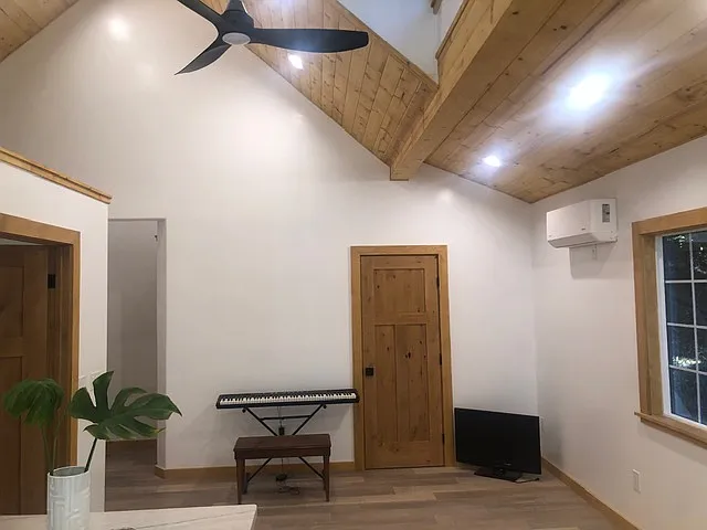 2 bed, 2.5 bath, 1360 sqft, $4,600 — Photo 3