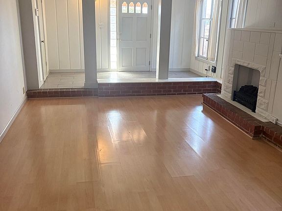 3rd image of 1024 Elsinore Ave