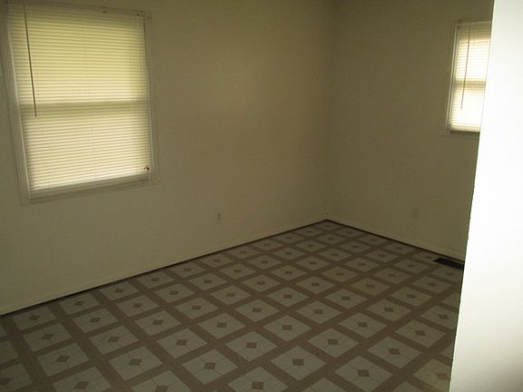 3rd image of 609 Hiawatha Dr
