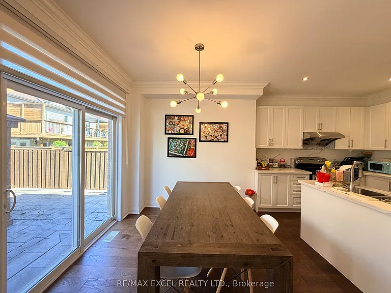 130 Laurendale Ave — Photo 6