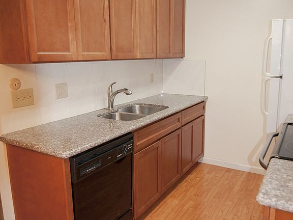 5th image of 936 Kiely Blvd Unit J