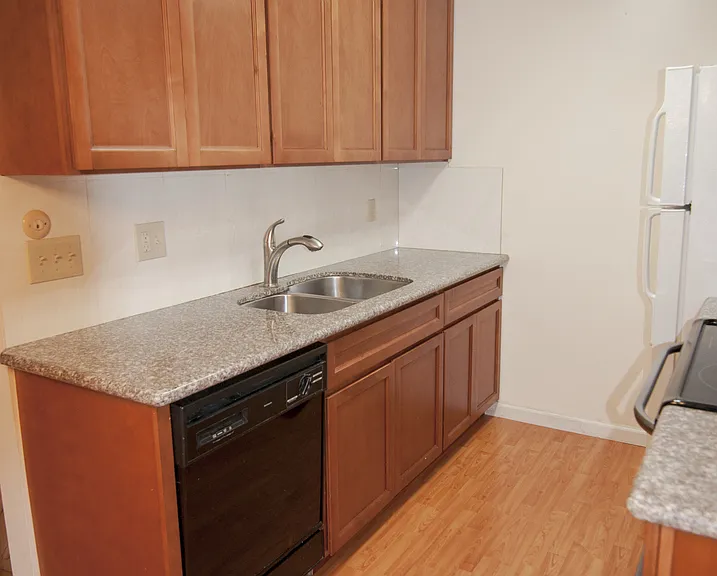 936 Kiely Blvd #J — Photo 5