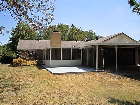 2nd image of 613 Yorktown Dr
