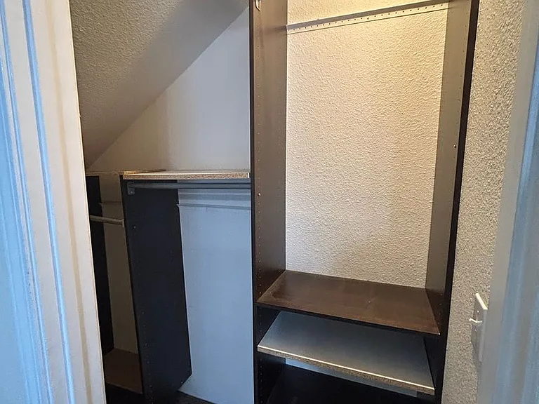 Upstairs one bedroom available now on Emerald between Cass and Bayard — Photo 15