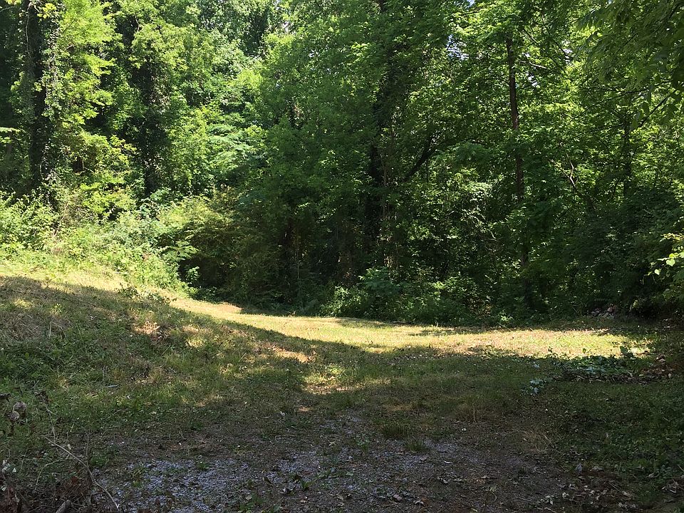 1st image of 303 Red Oak Dr