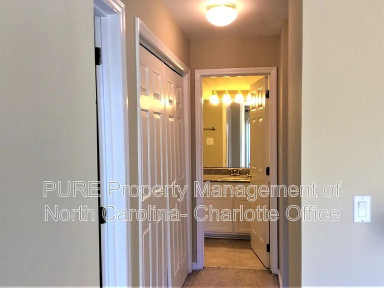1109 E Morehead St #21 — Photo 14