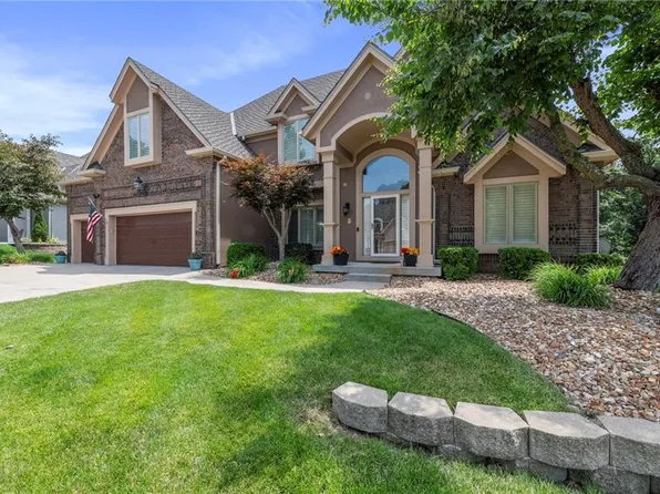 8129 Clearwater Point, Parkville, MO 64152