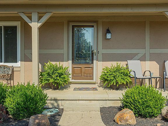 3rd image of 1571 Cree Ct