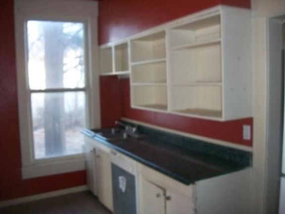 4th image of 317 N Waggoner St