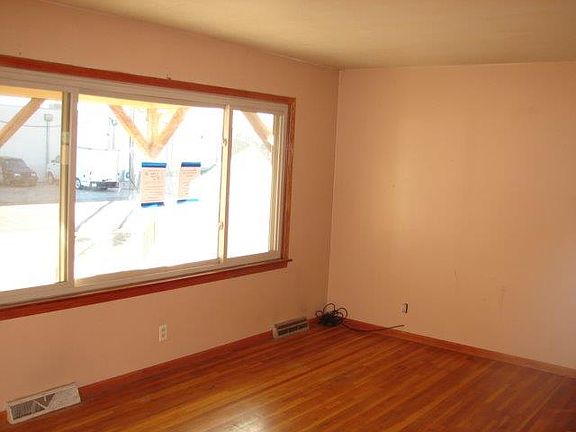 2nd image of 1416 Carpenter Dr