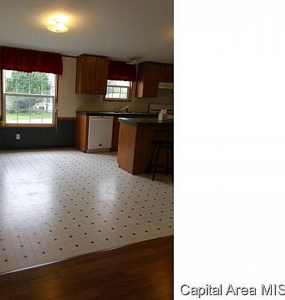 2nd image of 502 W Illinois St