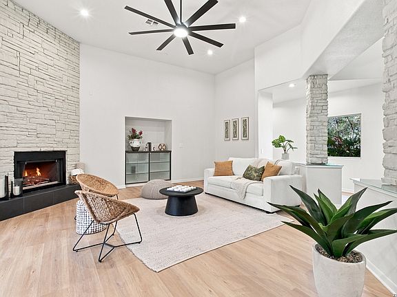 5th image of 1014 FLAGSTONE DR