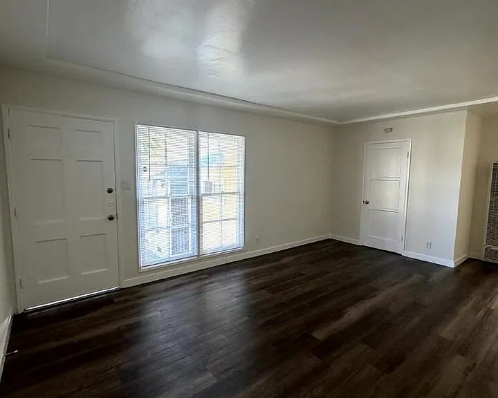 5113 W 20th St #1/2 — Photo 3