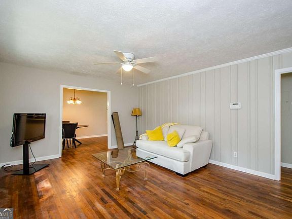3rd image of 123 Arnold Pl