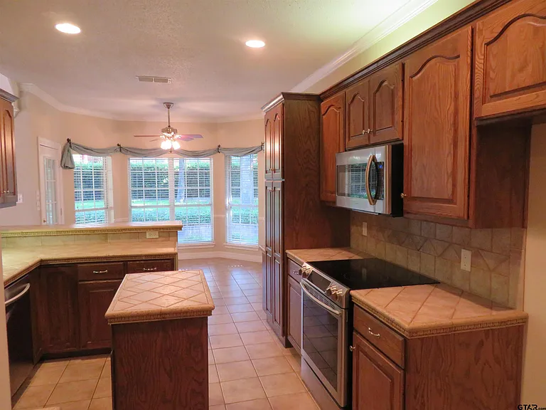 2908 Plymouth Cir — Photo 5