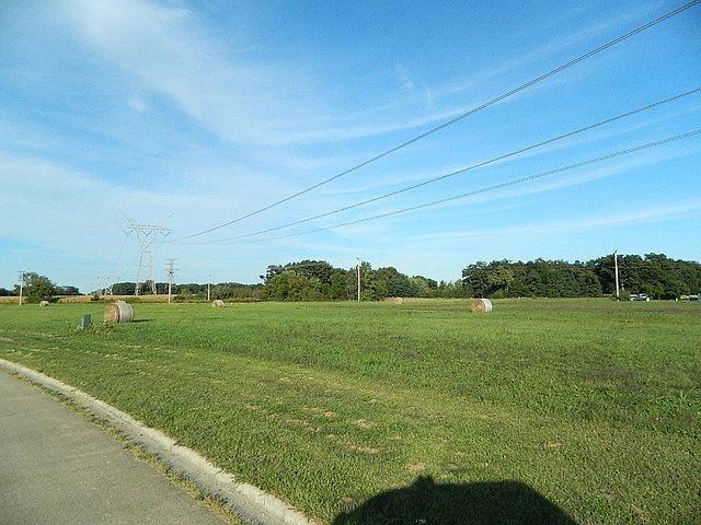 2nd image of 110 Fairway Dr