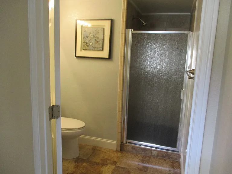 1411 Livingston St — Photo 16
