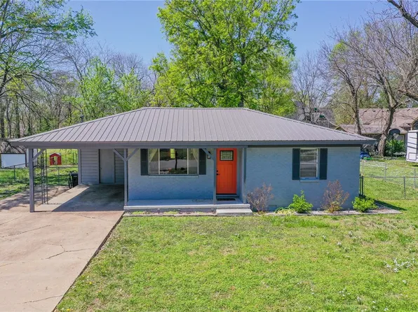 106 S Ozark St, Prairie Grove, AR 72753