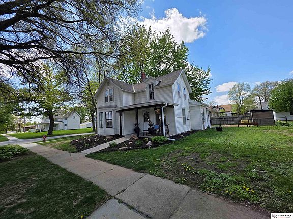 2nd image of 107 N Linden St