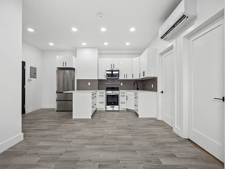 68 E 43rd St #2R — Photo 1