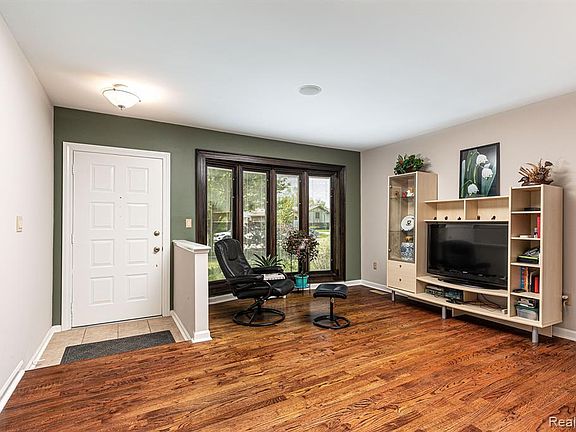 2nd image of 3855 Kings Point Dr