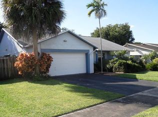 956 S Bluebird Ln, Homestead, FL 33035