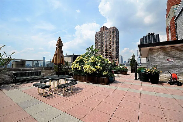 Rented by Compass | media 21