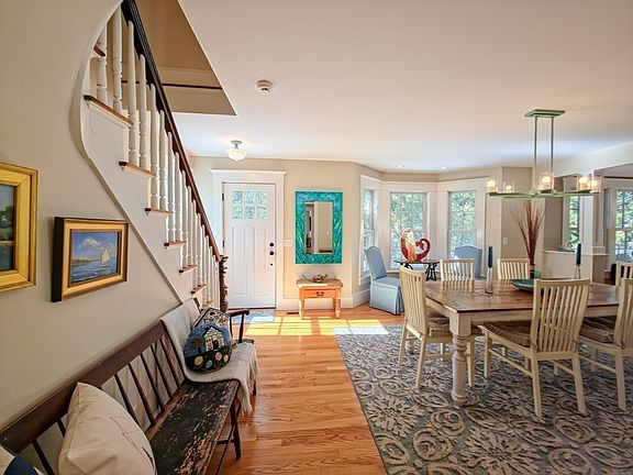 3rd image of 552 Main St