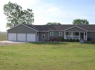 13550 Cottonwood Ln, Wamego, KS 66547