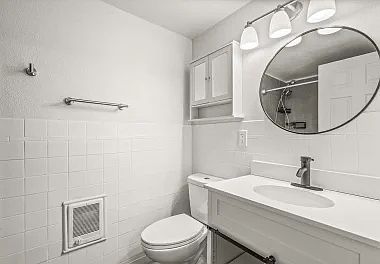 3rd image of 923 E Indiana Ave APT 6