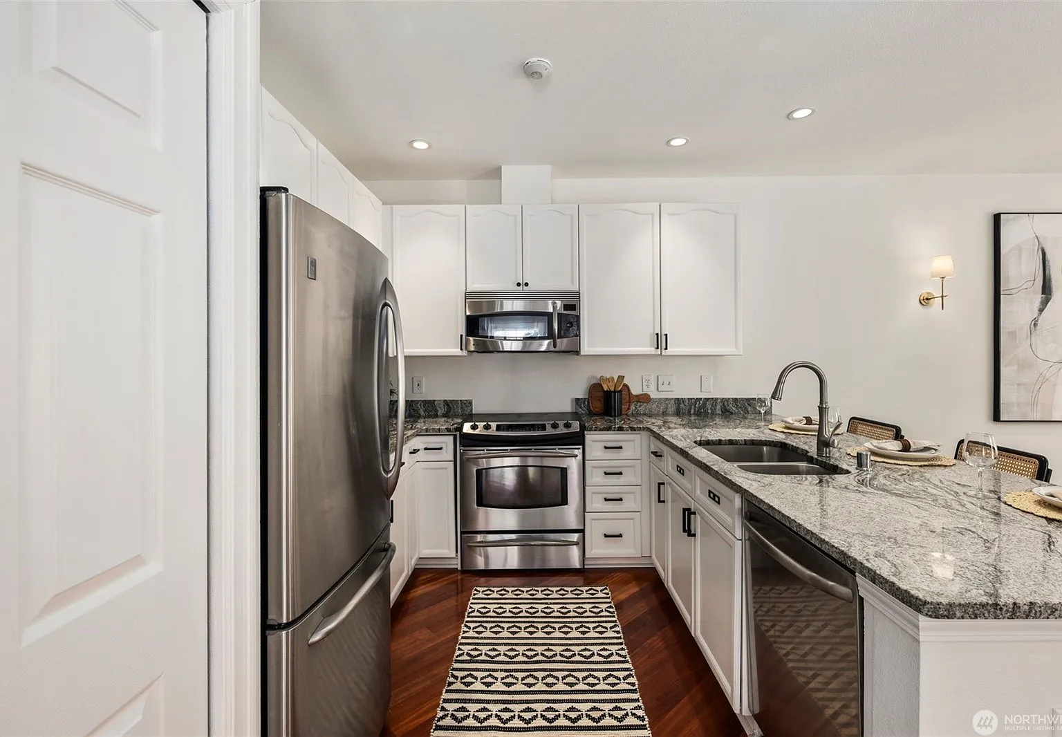 2 bed, 1280 sqft, $3,500 — Photo 2