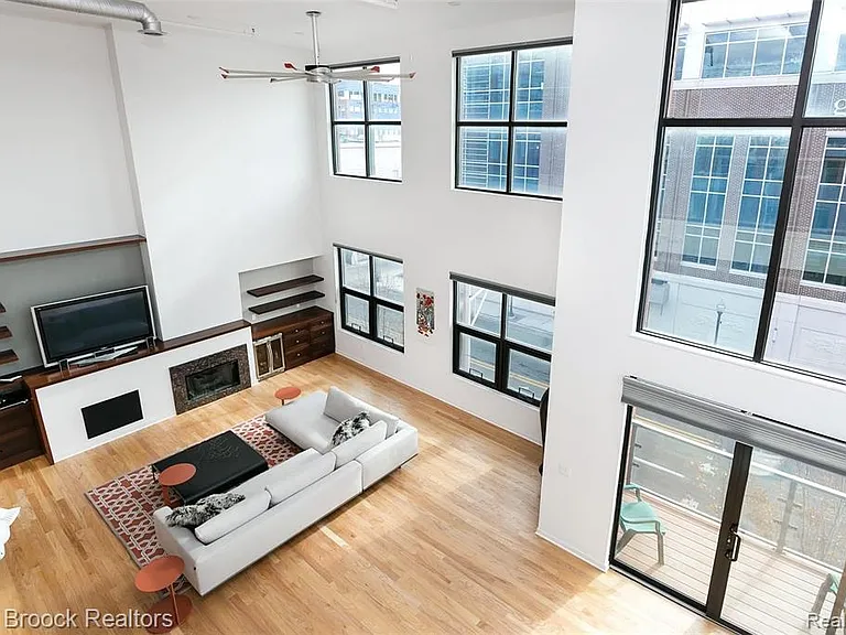 100 N Center St — Photo 11