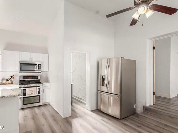 3rd image of 9821 E UNIVERSITY Drive