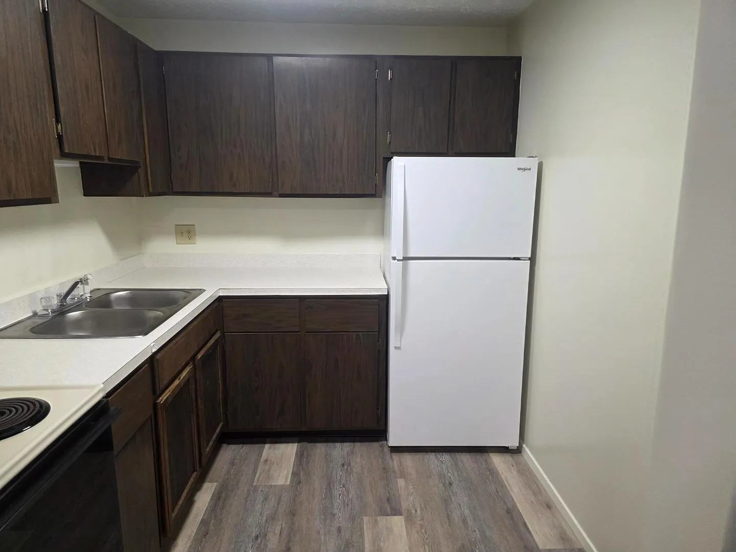515 Lay Dr - J — Photo 2