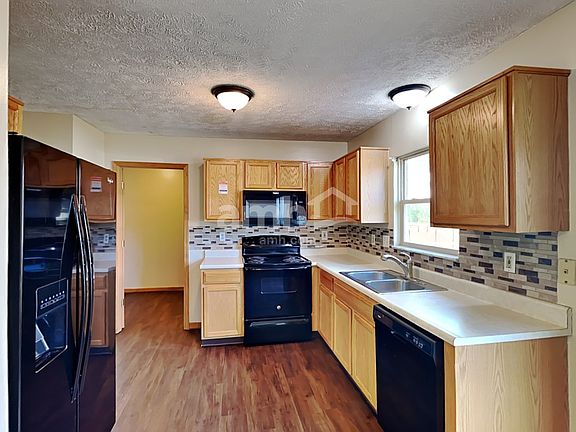 3rd image of 3969 Eastrise Dr