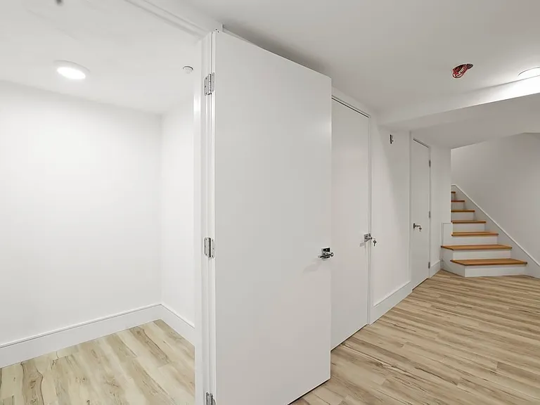 111 Marion St #1 — Photo 10